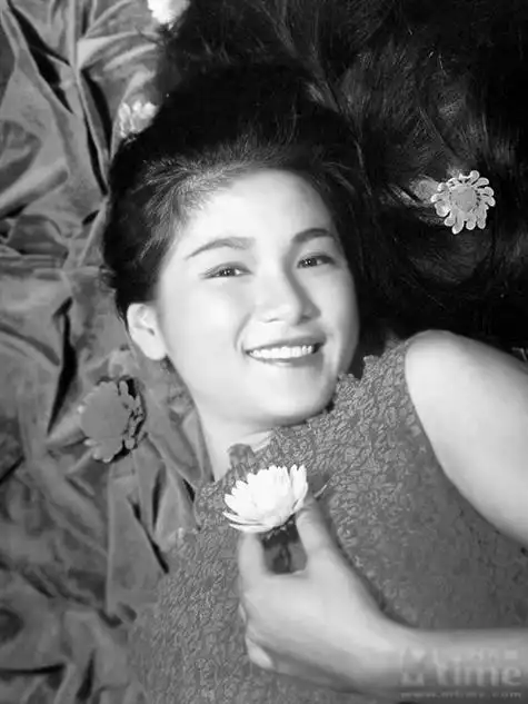 郑佩佩女儿原子鏸照片郑佩佩老公原文通现状照片