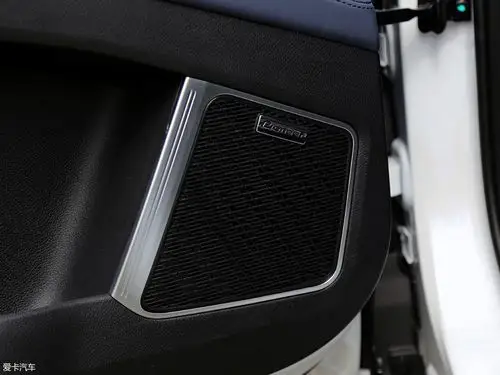 试驾车型配有8喇叭pioneer先锋音响,并不算很常见,面罩细节处理得不错