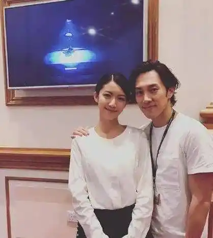 蔡思贝胡鸿钧过年一起见长辈,男方身份获肯定,洗米华搭档成备胎_sam