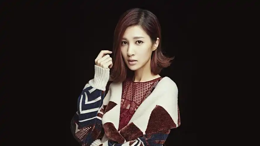 美女演员王倩一桌面壁纸