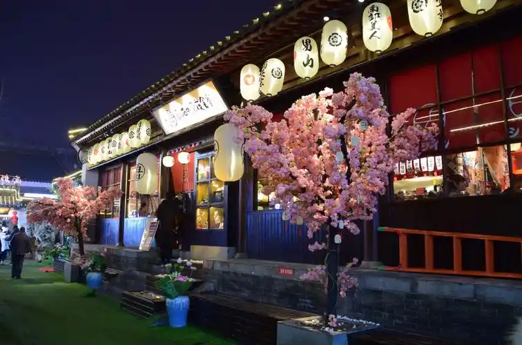 南阳府衙小吃一条街夜市媲美开封鼓楼夜市