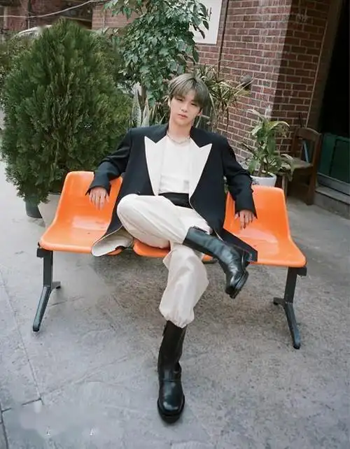 韩国艺人姜丹尼尔最新杂志写真曝光