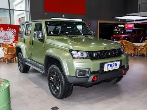 汽油柴油动力硬核越野配置内饰精致北京bj40刀锋英雄版导购