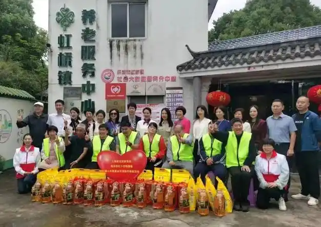 上海亚龙投资集团,温州市红十字陶慧敏爱心发展基金赴乐清助学助困