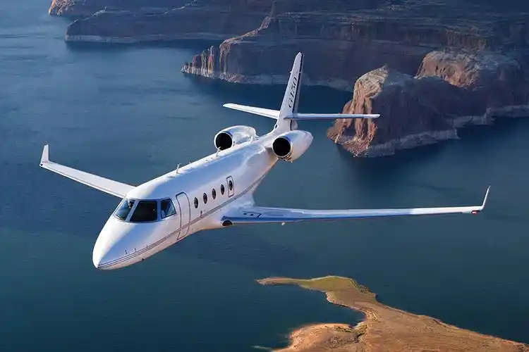 湾流的这款中型公务机,有厨房和自来水,机翼进行了重大改进_飞机