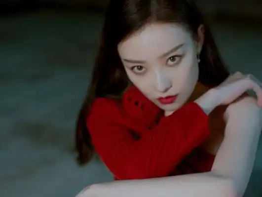 倪妮尖叫之夜领奖照片曝光,引发争议!解析美感背后的多元审美观