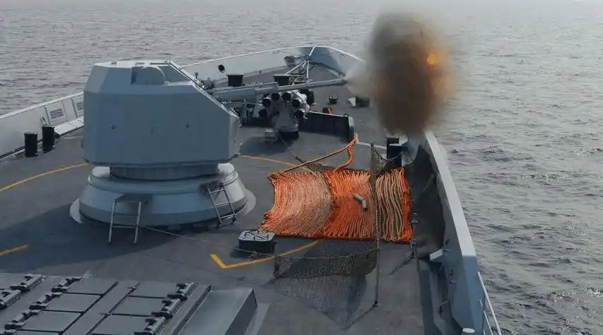 003型也已开建,按照一个航母战斗群配备一艘大型补给舰的需求