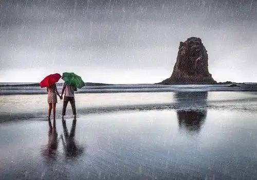 雨中恋曲浪漫情侣图片下雨天我好想你