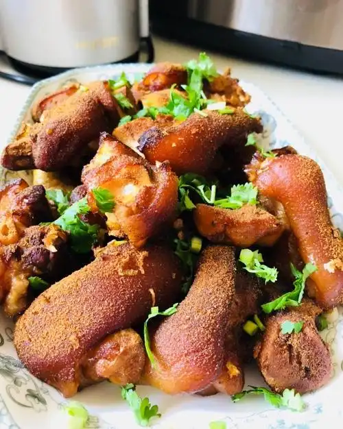 沿九妹做的香酥烤猪蹄