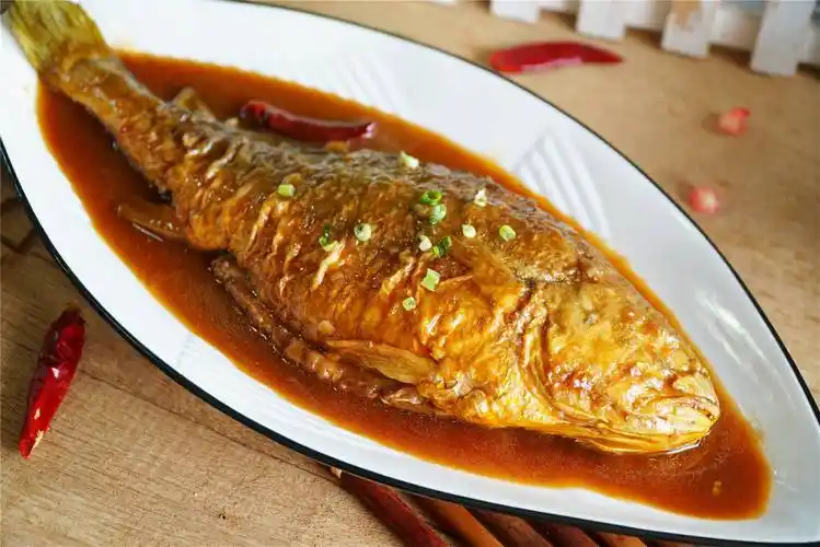 姜,香菜,干红辣椒,八角,花椒,酱油,料酒,盐美味的家常炖黄花鱼(1)鱼肉