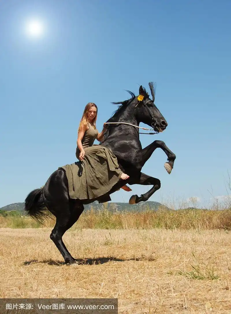 骑马的女孩