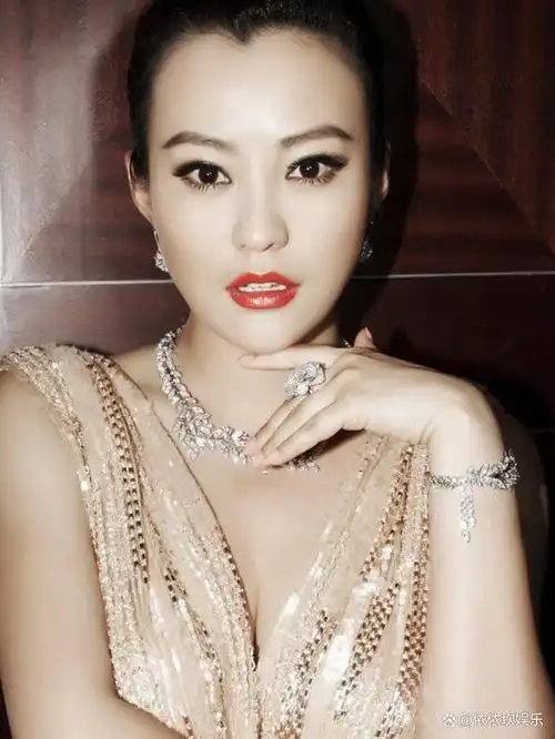 郝蕾:错爱邓超,闪婚闪离李光洁,刘烨,45岁一人养育双胞胎儿子