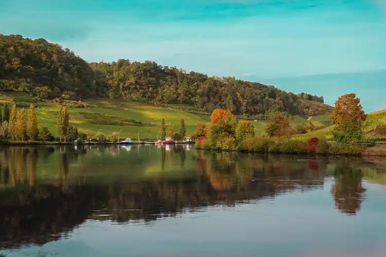 俄罗斯秋日的绝美度假胜地 俄罗斯,这个充满魅力的国家,拥有丰富多彩