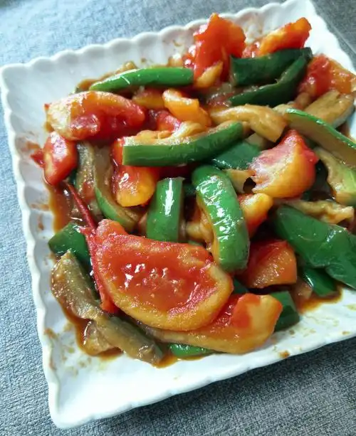 夏天真的拒绝不了这道下饭菜番茄炒青茄