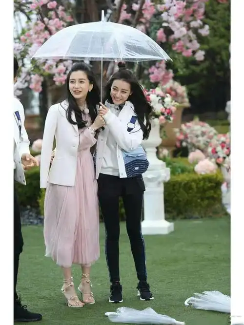 迪丽热巴与angelababy早期跑男同框网友直呼太美了