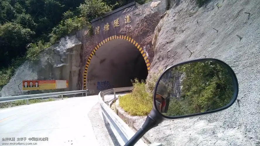 乡道上还修隧道 可见武隆好重视交通建设