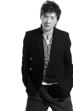 孙楠为娶3婚的潘蔚抛弃结婚9年的买红妹如今过得怎样