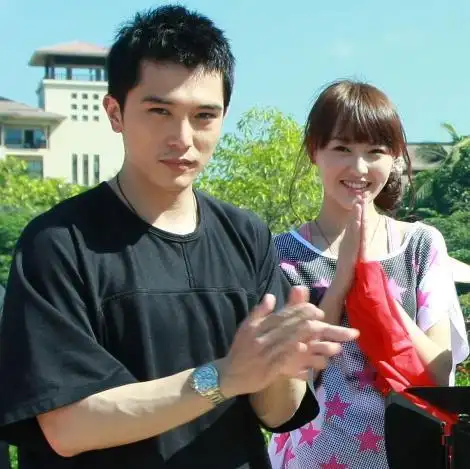 唐嫣的手机图片 唐嫣的包包 唐嫣和邱泽的照片 拜托了