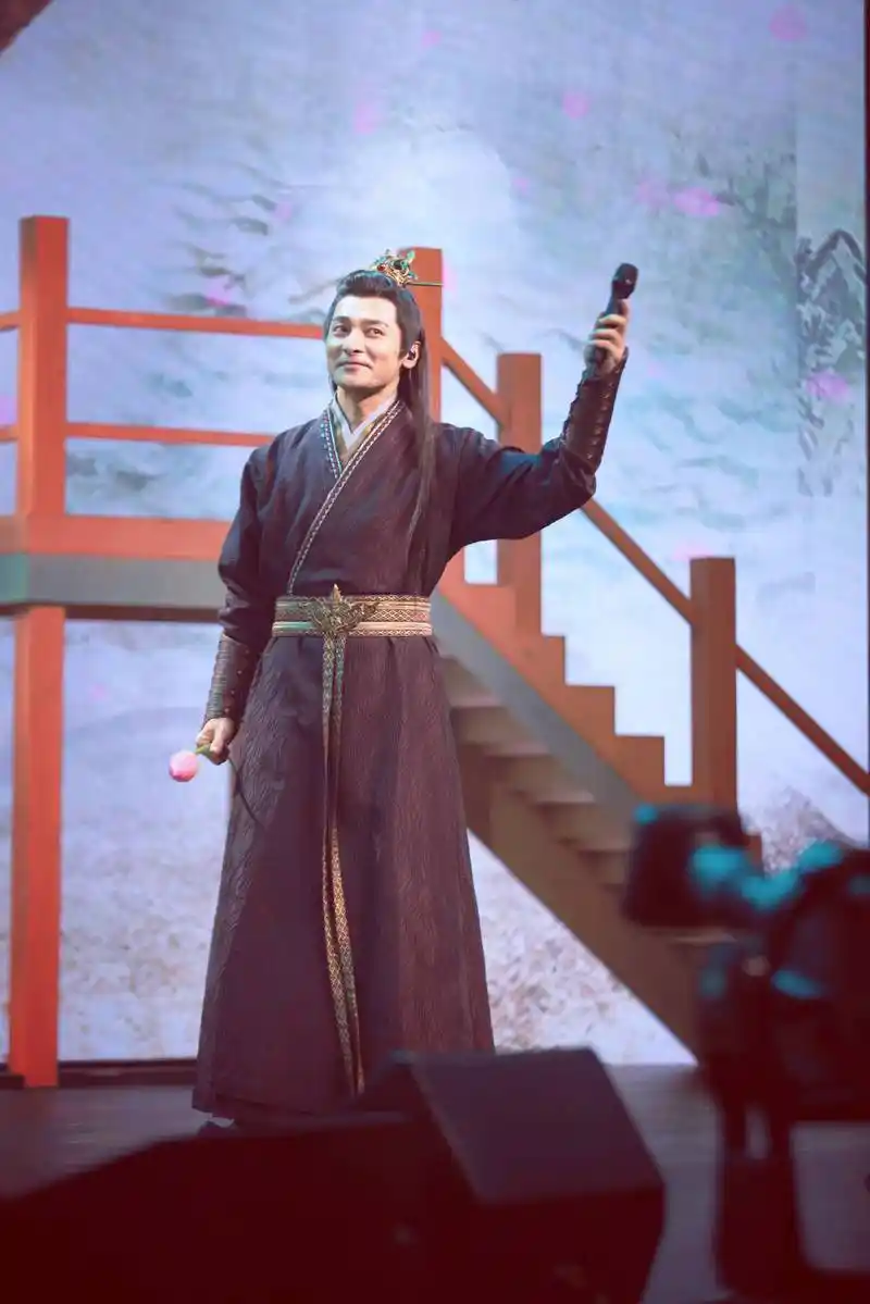 《莲花楼》演唱会 贺刚致敬偶像刘德华唱响经典歌曲