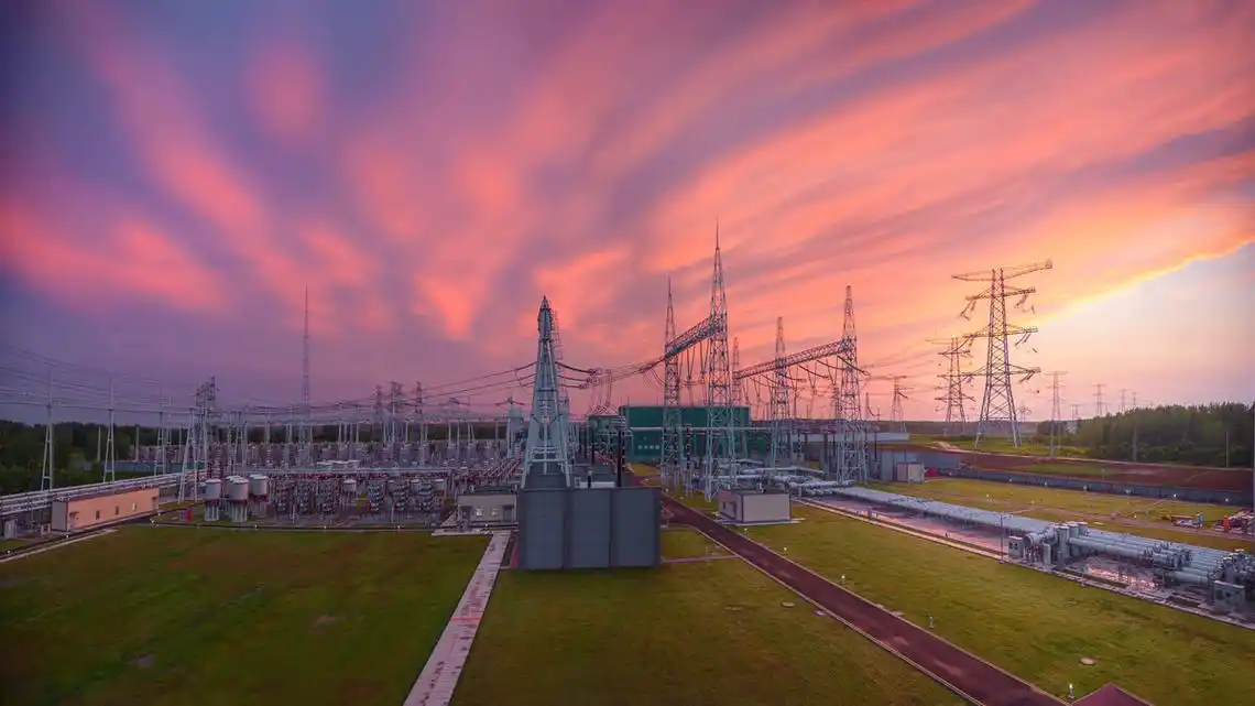 特高压变电站的晚霞