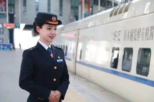 不拍短视频的列车员不是好网红