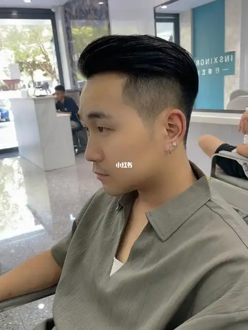 发型  #今日发型  时尚帅气男生发型#后背