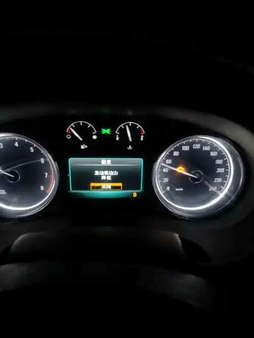上汽通用别克-君越车辆发动机故障灯亮并显示发动机动力降低--汽车
