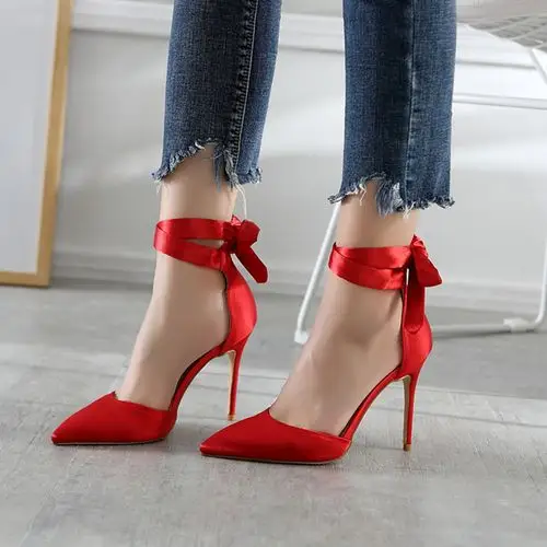 红色绑带高跟鞋 细跟