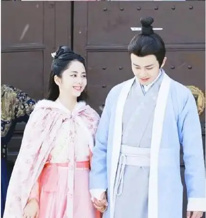 《亲爱的,热爱的》,由杨紫,李现,李鸿其,李泽锋等主演,讲述了暖萌