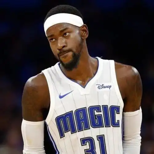 北京时间12月2日,32岁的前nba扣篮王特伦斯-罗斯通过自己的播客节目