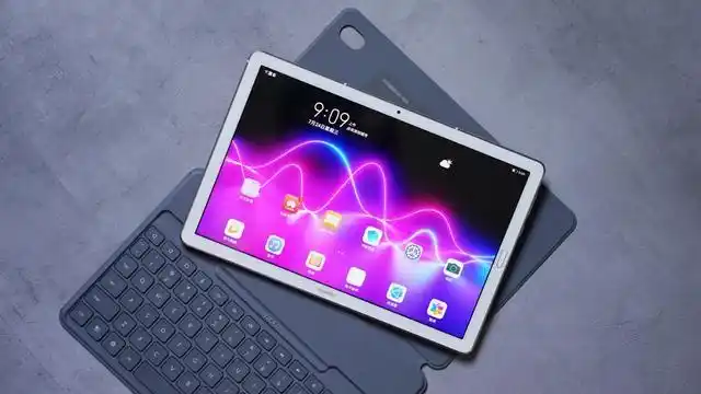 相对于ipad,华为平板m6的定位更加偏向于影音娱乐,其搭载的麒麟98使
