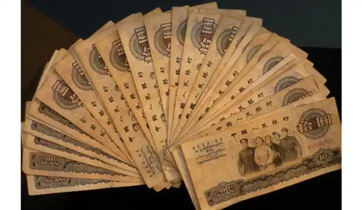 随着社会的发展,1965年大团结10元纸币被不断损坏,因为早退出流通