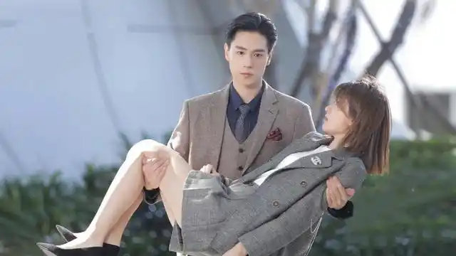 又是公主抱又是壁咚杀,乔欣和胡一天这么甜谁受得了啊,太虐人了