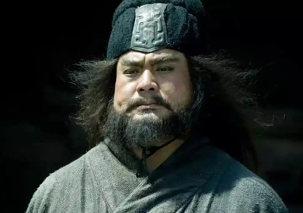 比如《三国演义》中,所有强横,攻击性强的人物,都是一张大宽脸.