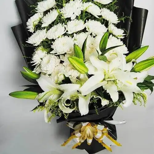 朵朵白花寄托着中国人民的哀思,拳拳报国志在小海龟所有儿童的心中