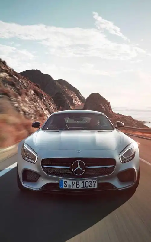 奔驰炫酷跑车写真高清手机壁纸