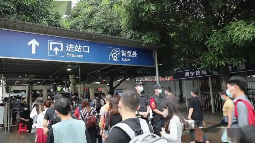 不配合安检还喷饮料,南宁一男子被拘留五日