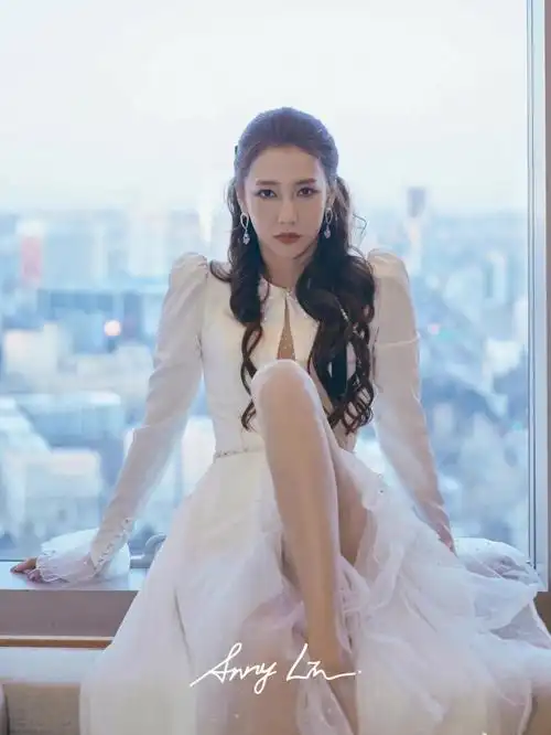 弦子优雅的身材曲线呈现出高贵大气的独特魅力91款式【vicky】#明星