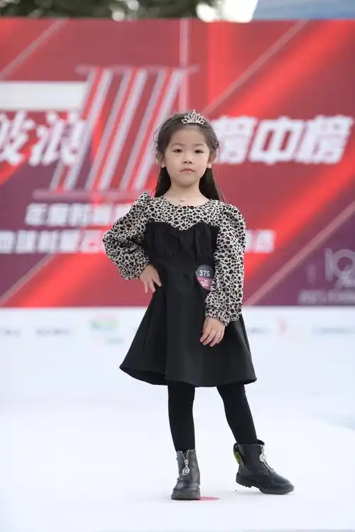 2020年幼儿模特大赛"乖风破浪"宝贝们走出了自信,大方,脚下就是舞台