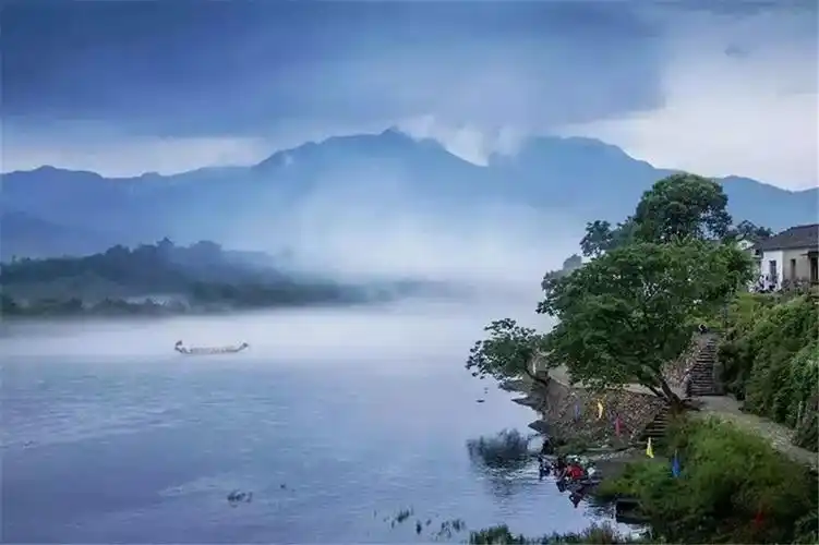 泾常来玩坐上高铁游泾县陈年的诗酒竟醉倒了现代的游人