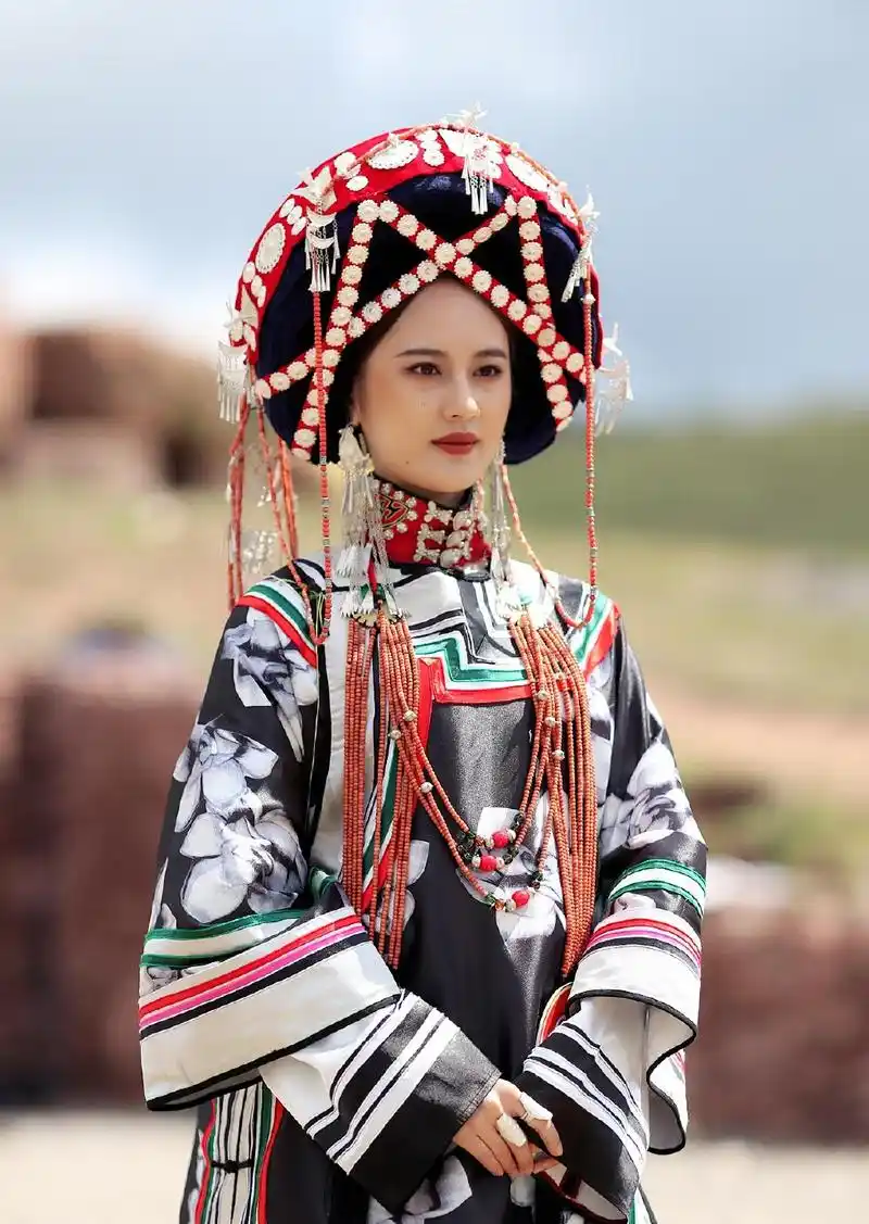 2018凉山彝族火把节彝族传统选美大赛在四川凉山州昭觉县谷克德景区