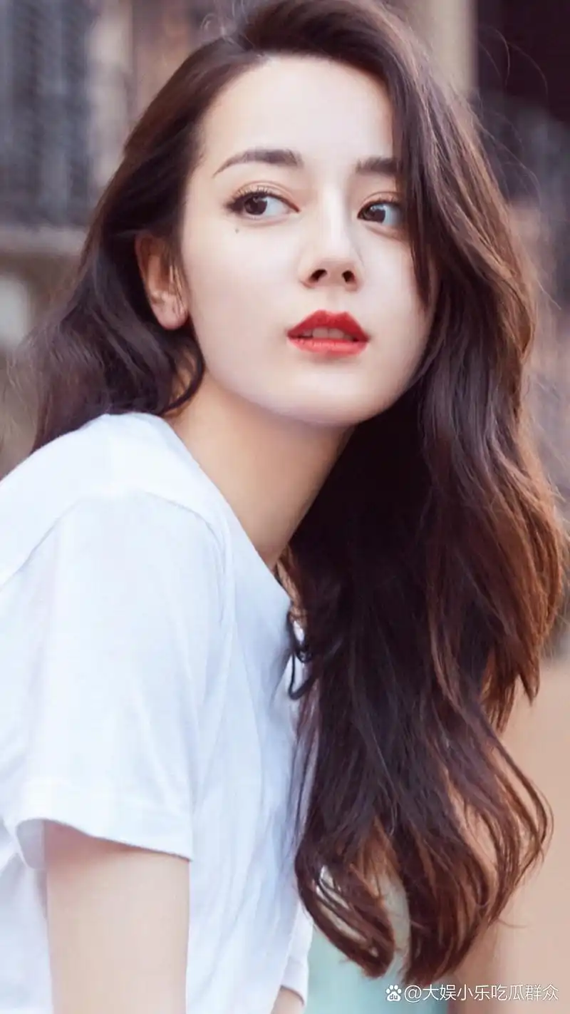 迪丽热巴ai绘图,大家觉得哪张最好看?