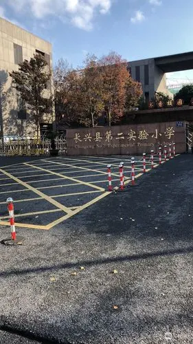 有没住水木花都,送孩子实验二小上学的,拼车给油费