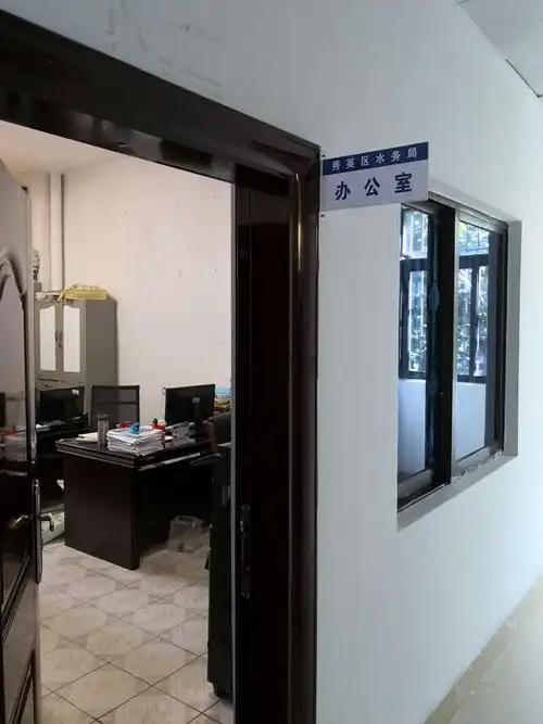 我局工作人员按时办公室值班