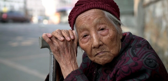 三位85岁老人哭诉:"年轻时有多霸道,多豪横,晚年就有多凄凉!