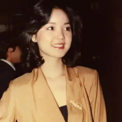 林家虽是名门望族,但家人都很支持林振发与邓丽君交往,竭诚招待她.