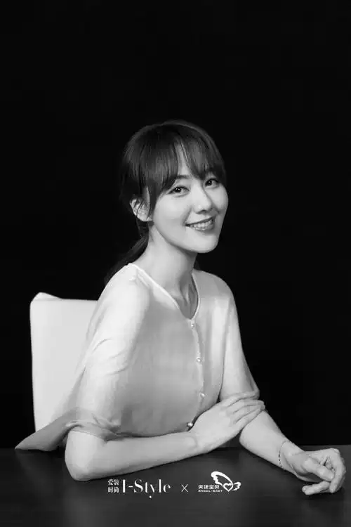 王冠:东方卫视著名主持人 来自时尚女神秀 - 微博