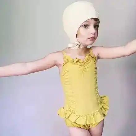 4岁小萝莉凭这身穿搭火遍社交网络,小萝莉呦呦吧福利,真人小萝莉发育