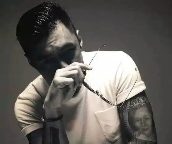 纹身油头雅酷风,余文乐简直是行走的荷尔蒙!