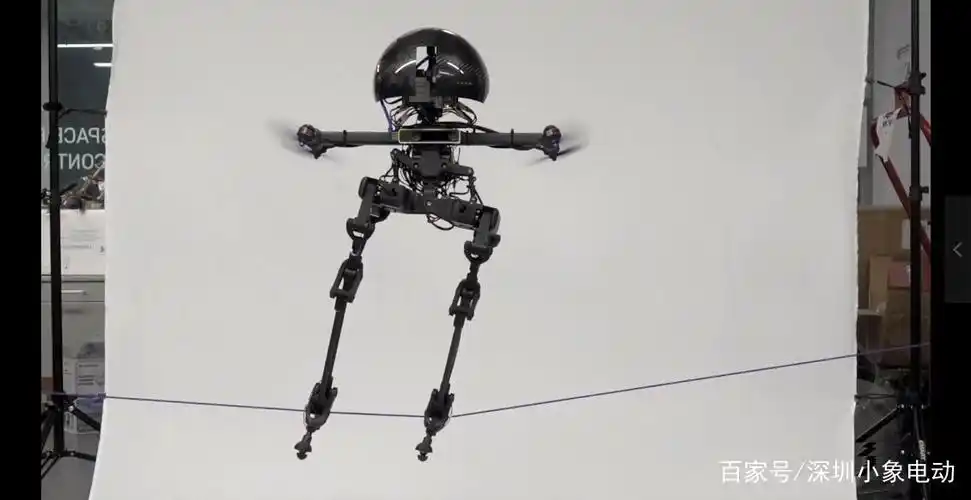 看到机器人下楼梯直接可以飞下来,不过感觉既然能飞,干嘛还要行走呢?